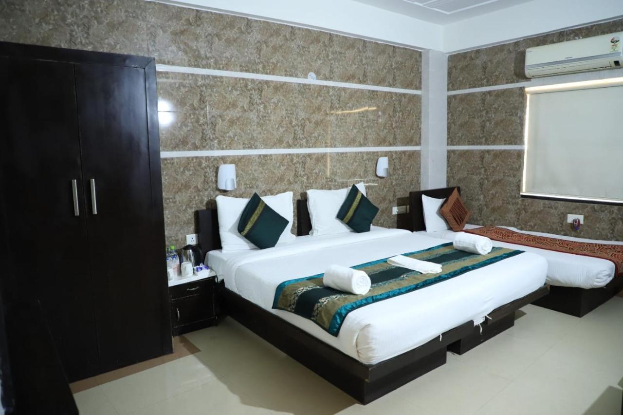 Hotel Tara Palace By Goyal Hoteliers 아그라 외부 사진