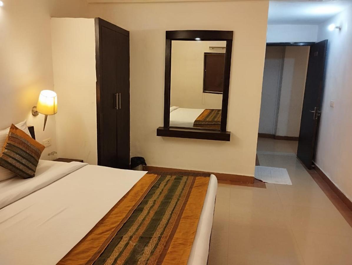 Hotel Tara Palace By Goyal Hoteliers 아그라 외부 사진