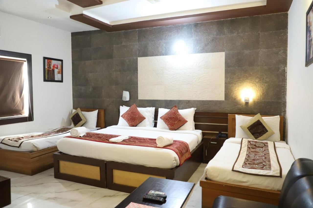 Hotel Tara Palace By Goyal Hoteliers 아그라 외부 사진