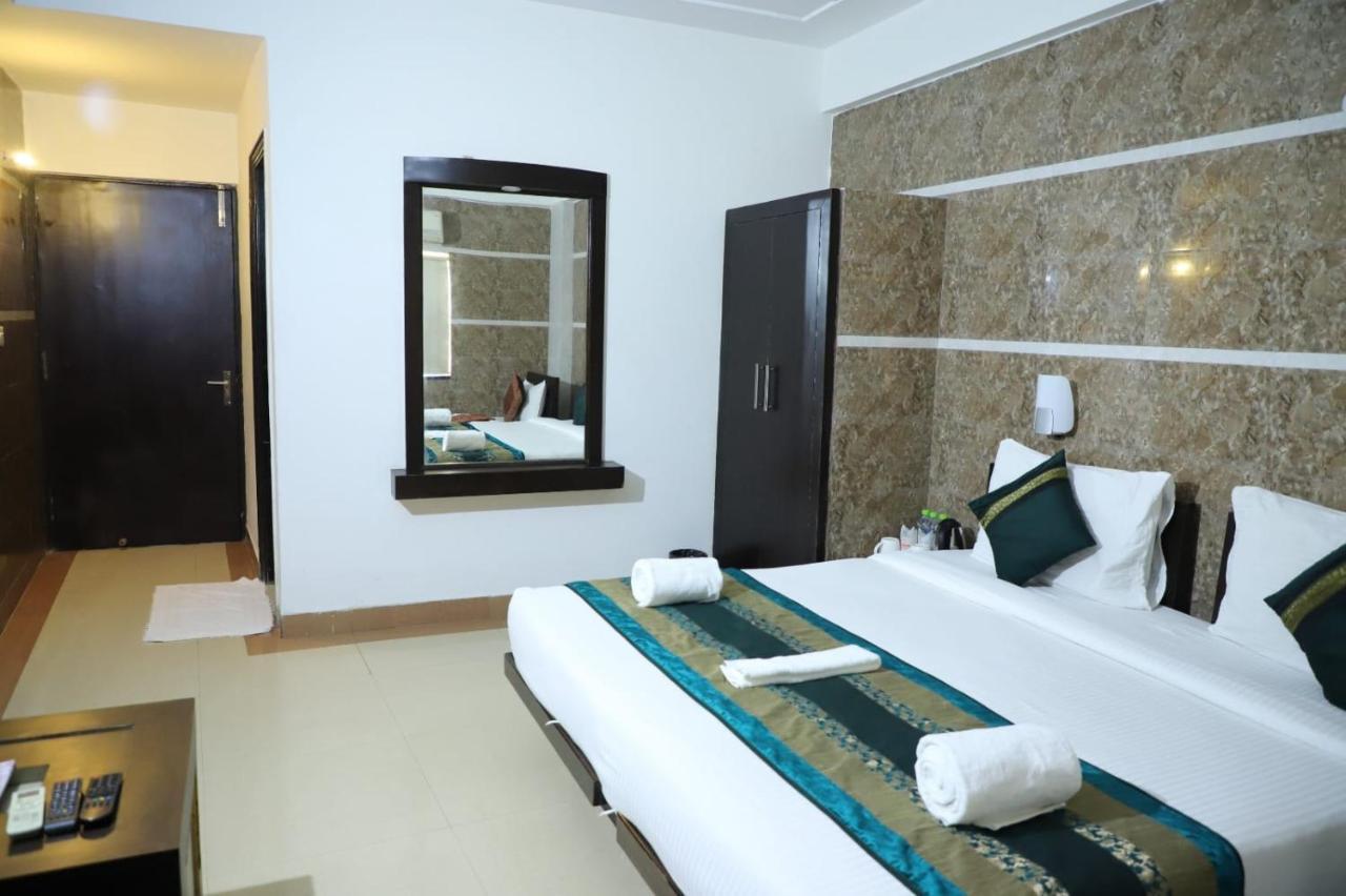 Hotel Tara Palace By Goyal Hoteliers 아그라 외부 사진