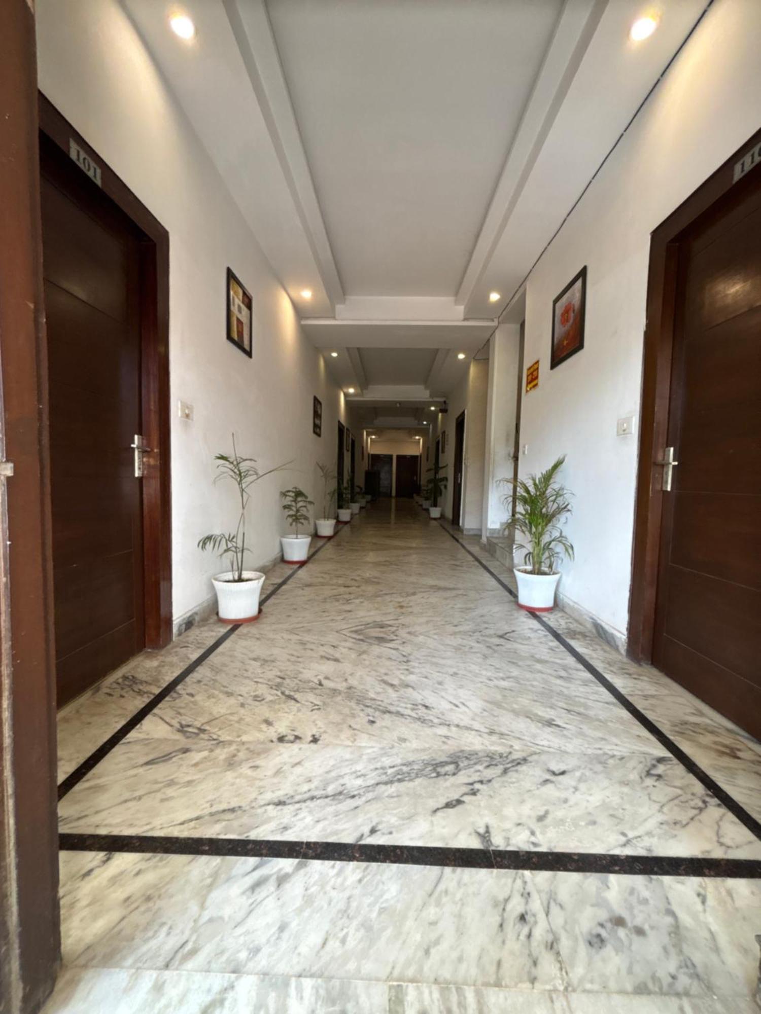 Hotel Tara Palace By Goyal Hoteliers 아그라 외부 사진